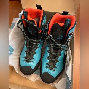 NEW Scarpa charmoz mountaineering boots